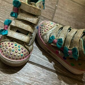 Sketchers light up girls toddler shoes with Velcro zipper sparkle heart pattern